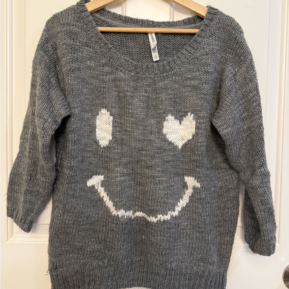 🔥2 for $5🔥Gray Smiley Face Sweater